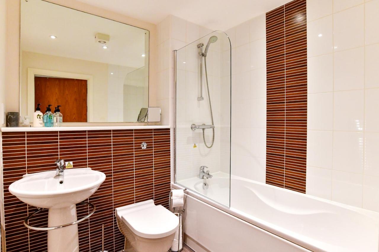 Meridian Quay Apartments, By Jsw Short Stay Σουόνσι Εξωτερικό φωτογραφία