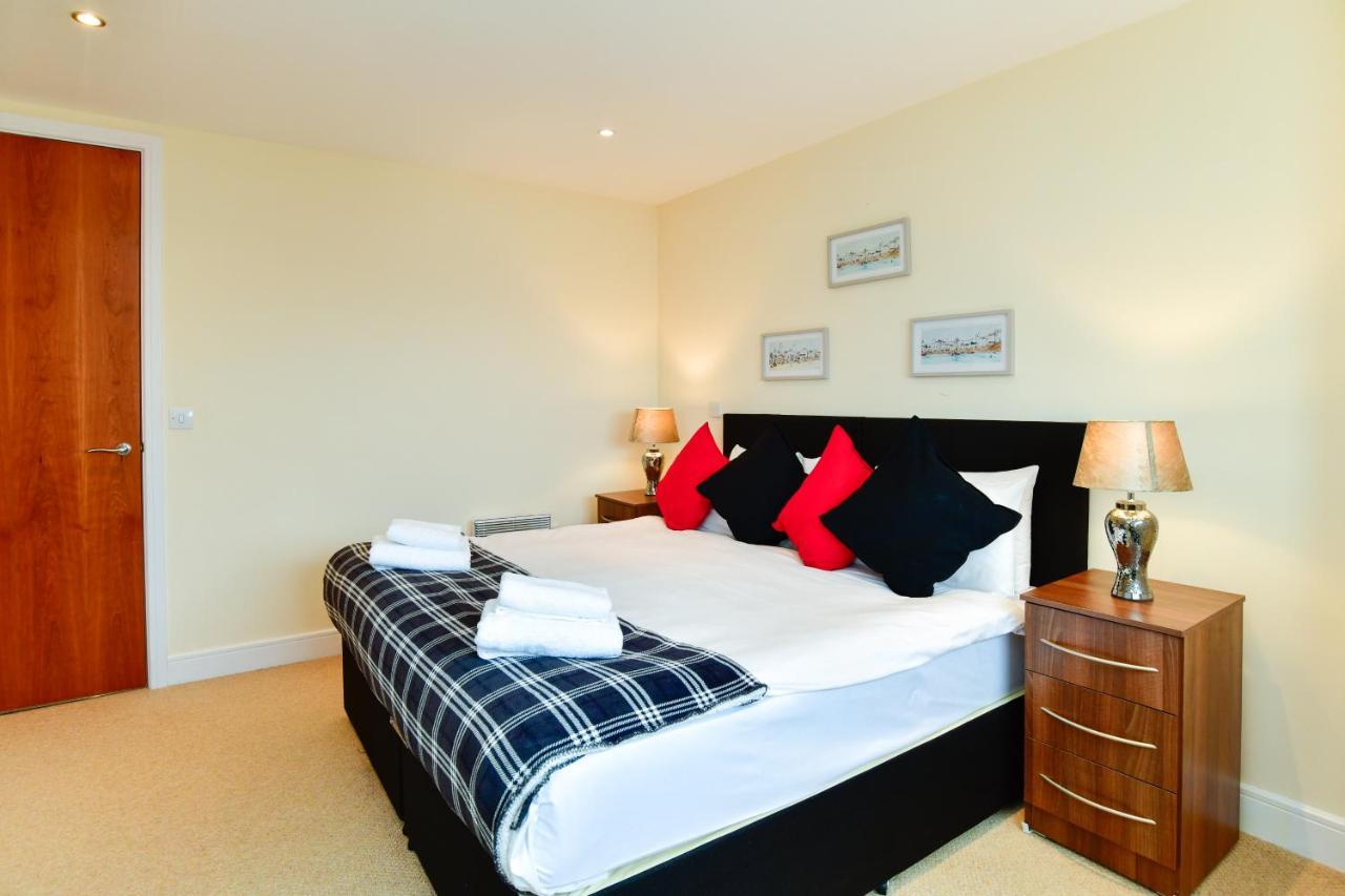 Meridian Quay Apartments, By Jsw Short Stay Σουόνσι Εξωτερικό φωτογραφία