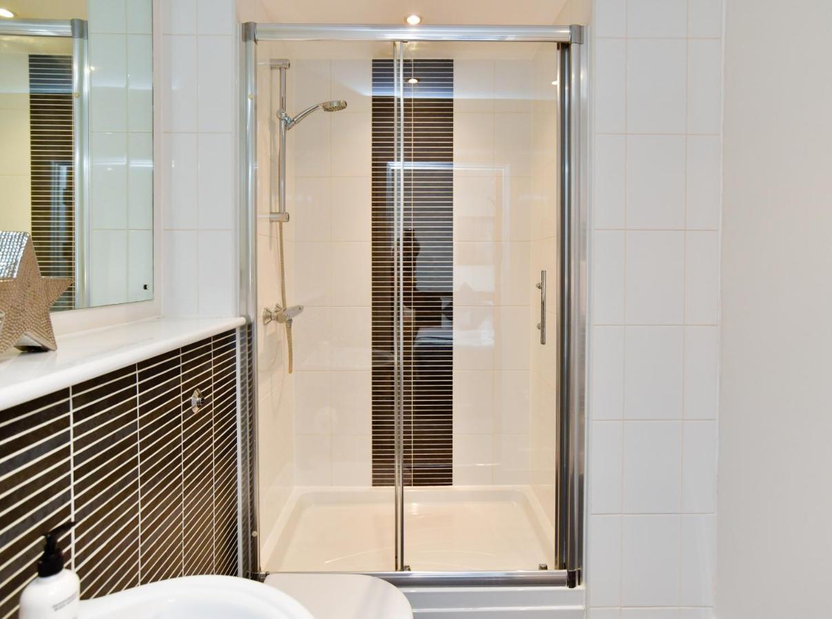 Meridian Quay Apartments, By Jsw Short Stay Σουόνσι Εξωτερικό φωτογραφία