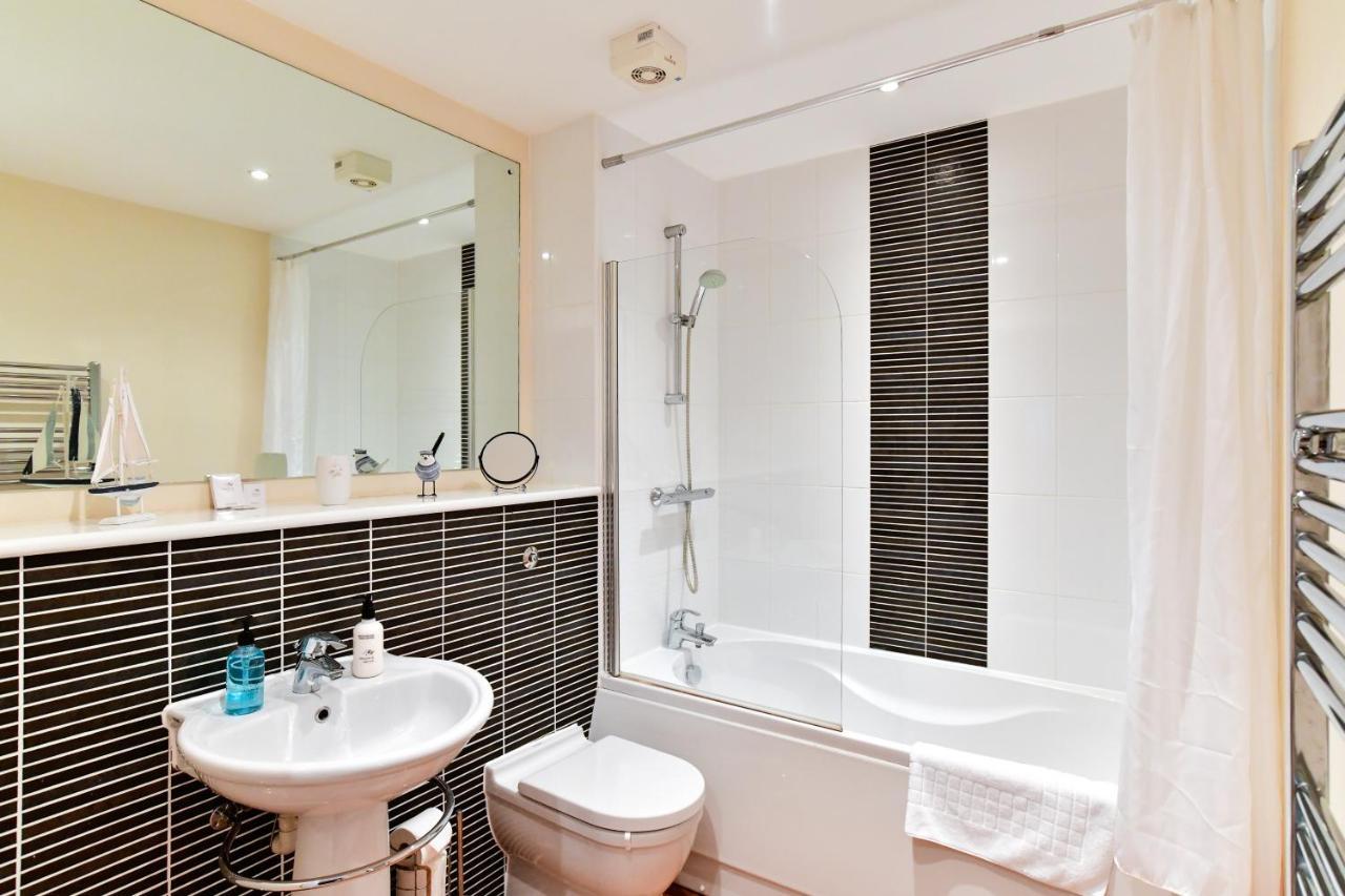 Meridian Quay Apartments, By Jsw Short Stay Σουόνσι Εξωτερικό φωτογραφία