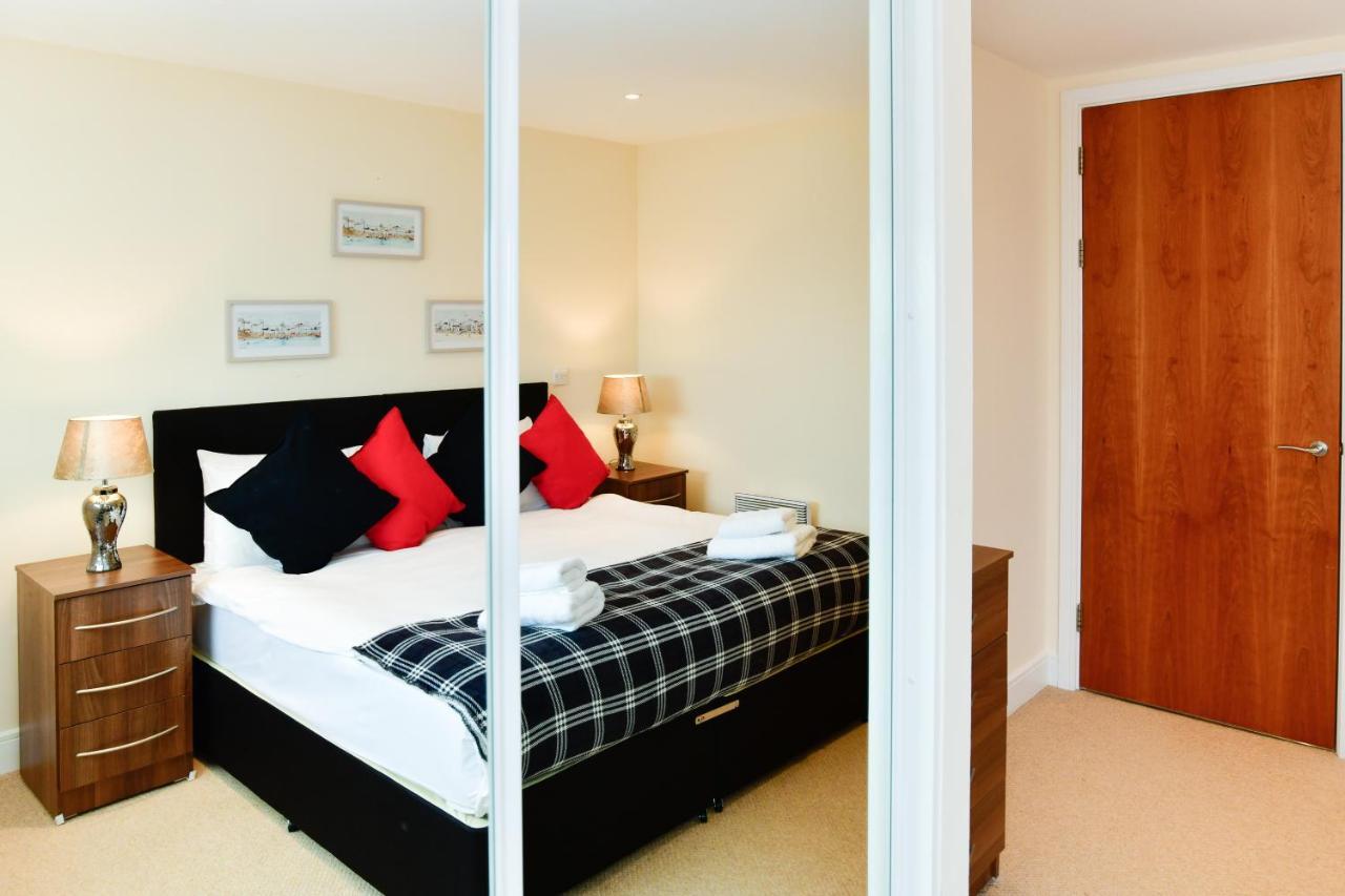 Meridian Quay Apartments, By Jsw Short Stay Σουόνσι Εξωτερικό φωτογραφία