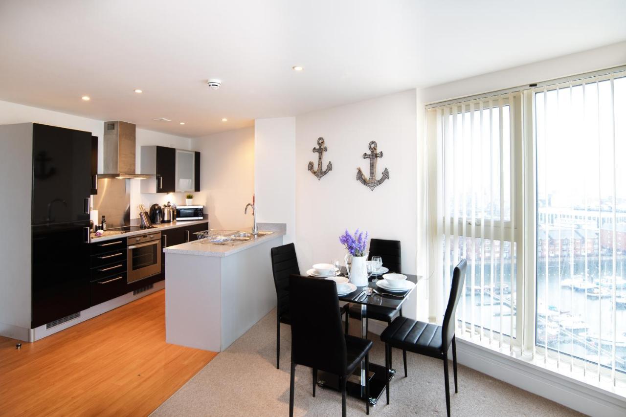 Meridian Quay Apartments, By Jsw Short Stay Σουόνσι Εξωτερικό φωτογραφία